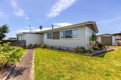 Photo of property in 5 Newbury Place, Waitara, 4320