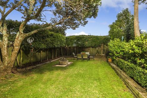 Photo of property in 7 Tui Glen Road, Birkenhead, Auckland, 0626