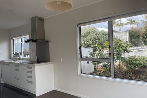 Photo of property in 2/33 Halberg Street, Glenfield, Auckland, 0629