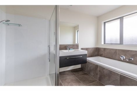 Photo of property in 16 Huntingdon Drive, Rangiora, 7400