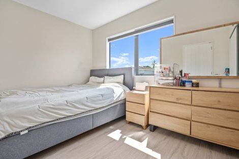 Photo of property in 111 Trias Road, Totara Vale, Auckland, 0629