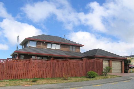 Photo of property in 33 Ashton Fitchett Drive, Brooklyn, Wellington, 6021