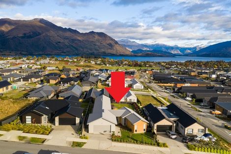 Photo of property in 8 The Heights Avenue, Wanaka, 9305