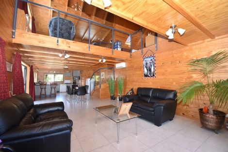 Photo of property in 75 Costley Street West, Carterton, 5713