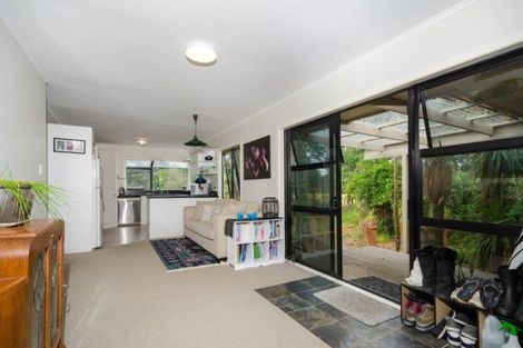 Photo of property in 264 Waikoukou Valley Road, Waimauku, 0882