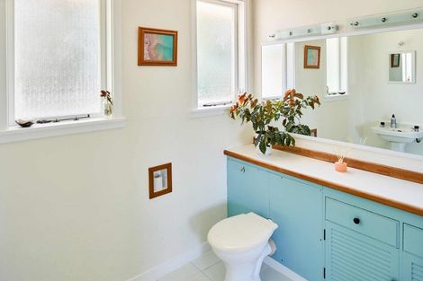 Photo of property in 10 Hiwi Crescent, Titahi Bay, Porirua, 5022