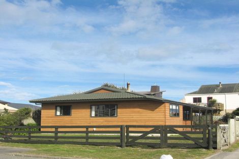 Photo of property in 27 Rua Avenue, Waitarere Beach, Levin, 5510