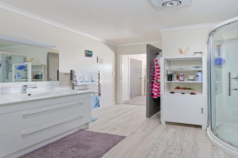 Photo of property in Waterview Estate, 44/4 Greystone Place, Omokoroa, 3114