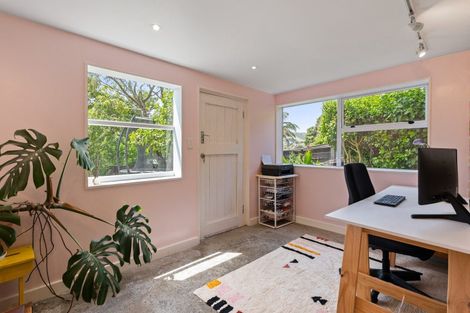 Photo of property in 19 Kereru Bend, Tawa, Wellington, 5028