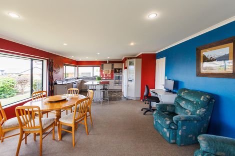 Photo of property in 2 Masefield Terrace, Kelvin Grove, Palmerston North, 4414