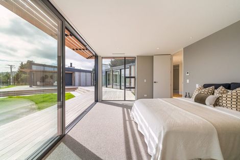 Photo of property in 43 Paekakariki Hill Road, Pauatahanui, Porirua, 5381