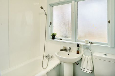 Photo of property in 2/4 Granville Street, Silverstream, Upper Hutt, 5019