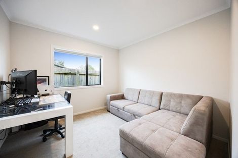 Photo of property in 15 Vogwill Road, Kumeu, 0810