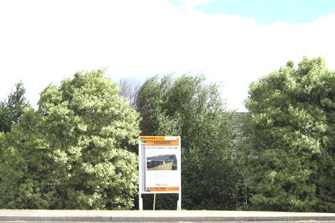 Photo of property in 1/44 Sunset Road, Unsworth Heights, Auckland, 0632