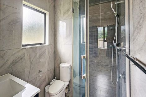 Photo of property in 50 De Havilland Drive, Goodwood Heights, Auckland, 2105