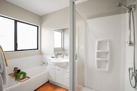 Photo of property in 10 Lorna Irene Drive, Raumati South, Paraparaumu, 5032