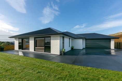 Photo of property in 3f Honeyfield Drive, Whalers Gate, New Plymouth, 4310