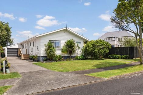 Photo of property in 17 Curacao Place, Half Moon Bay, Auckland, 2012