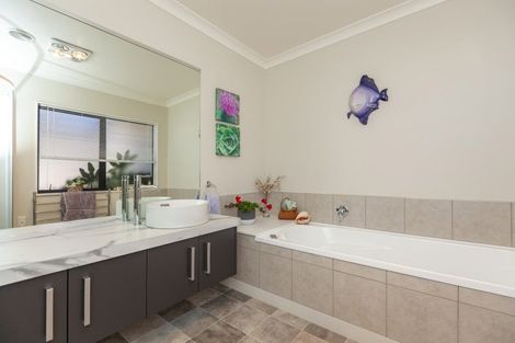 Photo of property in 4 Matuku Place, Paraparaumu Beach, Paraparaumu, 5032