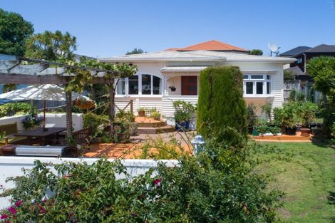 Photo of property in 12 Admiral Beatty Avenue, Mount Roskill, Auckland, 1041