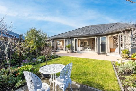 Photo of property in 12 Washington Place, Havelock North, 4130