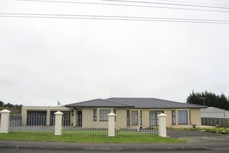 Photo of property in 32 Carthew Street, Okato, 4335