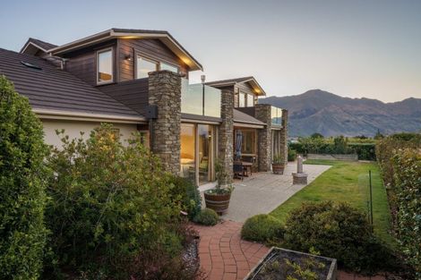 Photo of property in 86 Kings Drive, Wanaka, 9305