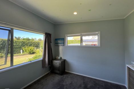 Photo of property in 11 Ocean View Road, Milford, Auckland, 0620