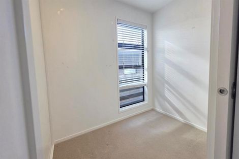 Photo of property in 22 Rauemi Way, Te Atatu South, Auckland, 0610