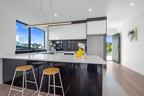 Photo of property in 52 Whakairo Crescent, Gulf Harbour, Whangaparaoa, 0930