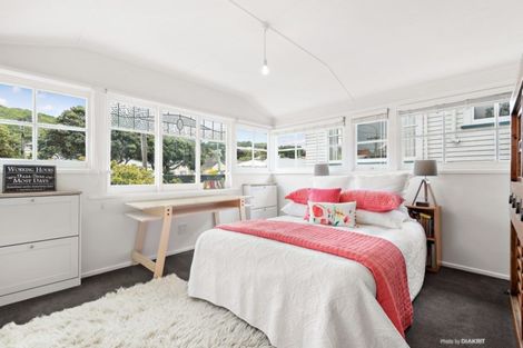 Photo of property in 27 The Parade, Island Bay, Wellington, 6023