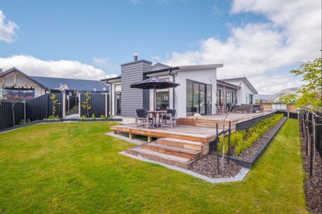 Photo of property in 2 Kereru Crescent, Wanaka, 9305