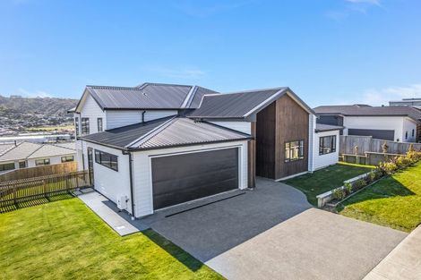 Photo of property in 4 Omaka Place, Aotea, Porirua, 5024