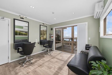 Photo of property in 1 Greenstone Place, Aotea, Porirua, 5024