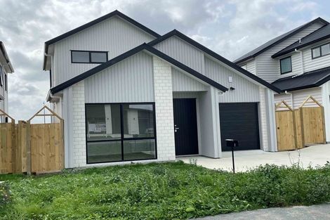 Photo of property in 8 Korowhiti Road, Clarks Beach, 2122