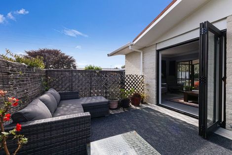 Photo of property in 2/14 Burns Street, Westown, New Plymouth, 4310