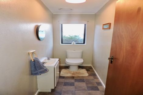 Photo of property in 4 Ordley Grove, Tawa, Wellington, 5028