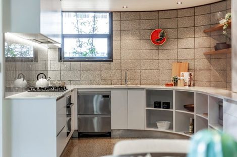 Photo of property in 377a Karaka Bay Road, Karaka Bays, Wellington, 6022