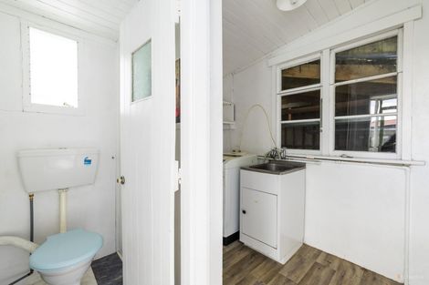 Photo of property in 53 Rhodes Street, Waimate, 7924