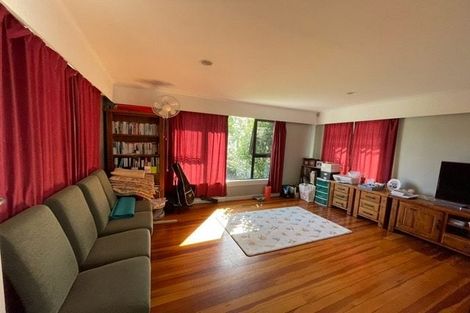Photo of property in 23 Tobruk Crescent, Milford, Auckland, 0620