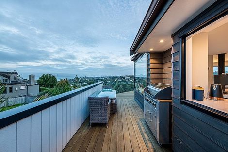 Photo of property in 36 Knights Road, Rothesay Bay, Auckland, 0630