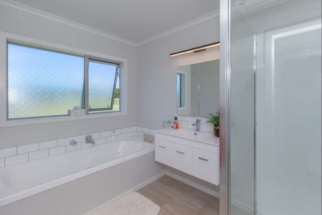 Photo of property in 213b Muhunoa East Road, Ohau, Levin, 5570