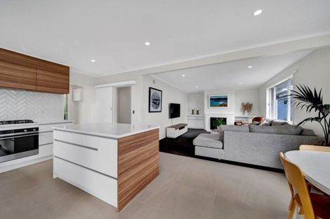 Photo of property in 27 Wairau Road, Oakura, 4314