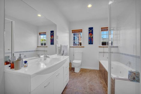 Photo of property in 66 Yeovil Road, Te Atatu Peninsula, Auckland, 0610