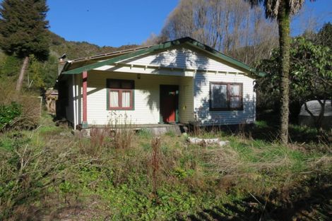 Photo of property in 58 Trennery Street, Blacks Point, Reefton, 7830