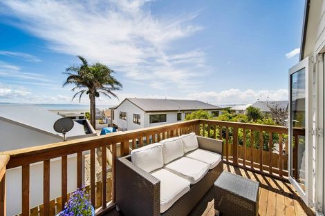 Photo of property in 3b Stevenson Road, Clarks Beach, 2122