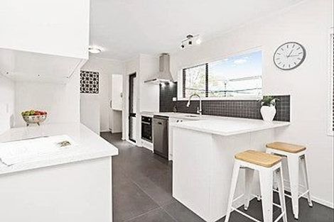 Photo of property in 2/303a Great North Road, Henderson, Auckland, 0612