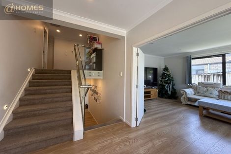 Photo of property in 70 Sungrove Rise, Sunnyvale, Auckland, 0612