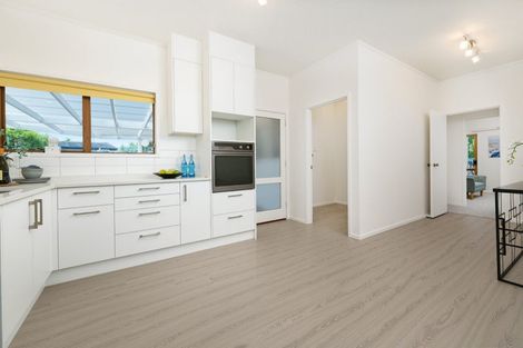 Photo of property in 35d Edmonton Road, Henderson, Auckland, 0612