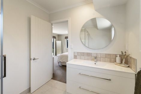 Photo of property in 5 Rodeo Drive, Kelvin Grove, Palmerston North, 4414